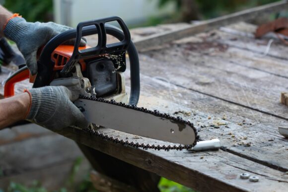 Chainsaw Not Cutting Straight? Here’s What’s Causing It (and How to Fix ...