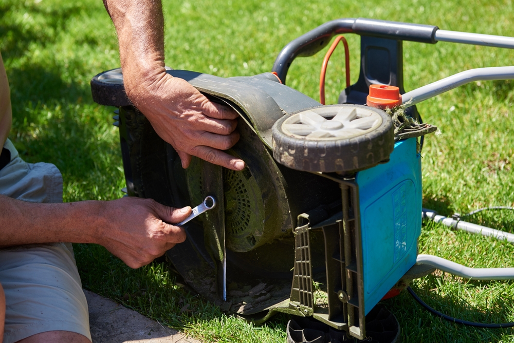 The Top 5 Benefits of Regular Lawn Mower Maintenance During the Summer