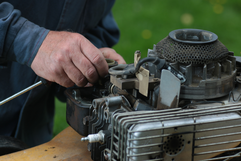 Repairing,lawn,mower,engine